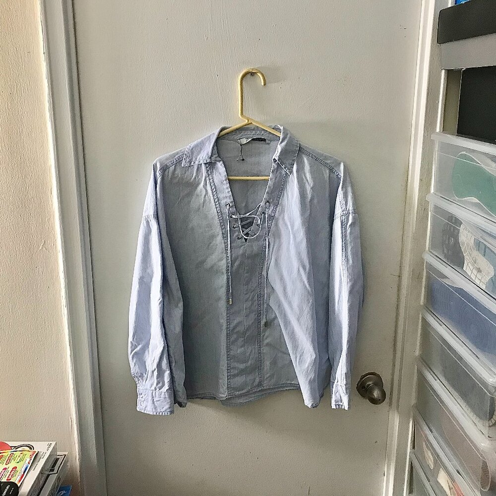 Women's Zara lace-front light blue cropped shirt - Size XL